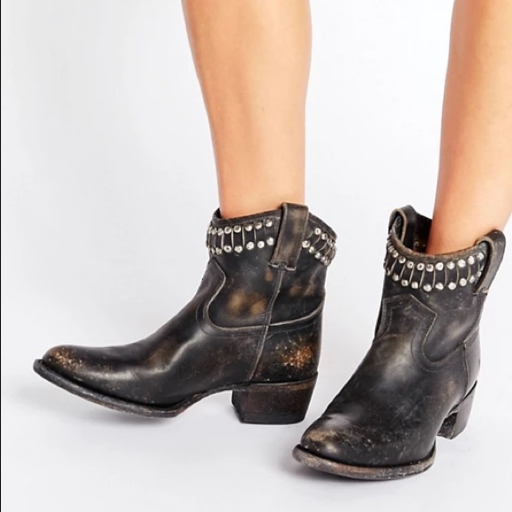 Frye Diana Cut Stud Short Black Booties Size 8